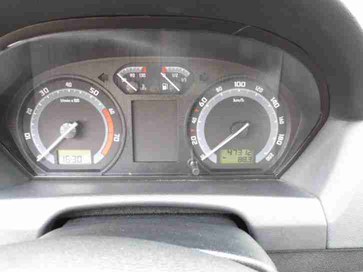 Skoda Fabia 1.4 16V Kombi Ambiente - Klima, Scheckheft, PDC - 48tkm - Unfallfrei