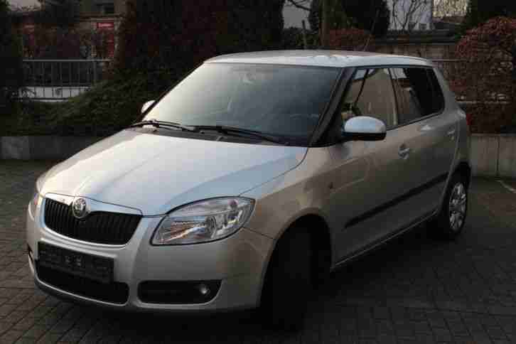 Skoda Fabia 1.4 16V ein Vorbesitzer Klima Tempomat Scheckheft BC TÜV 12/16