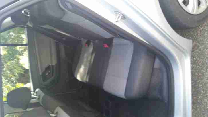Skoda Fabia 1.6 Kombi 66 KW BJ. 10.2010,148000km TüV 03/2016