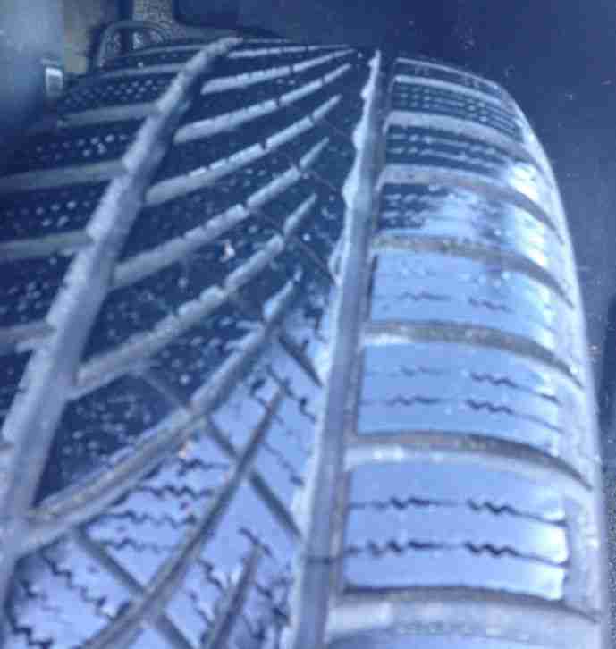 Skoda Fabia II 1,2 liter 44/60 KW/PS silber AHK Navigation Freisprechanlage.