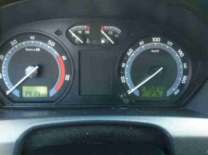 Skoda Fabia Kombi 1,2 HTP silber 06/2006 nur 86.000km scheckheftgepflegt