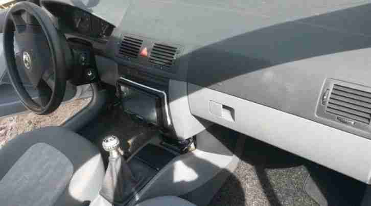 Skoda Fabia Kombi TÜV 03/15 DVD Radio Soundanlage 101 PS unfallfrei