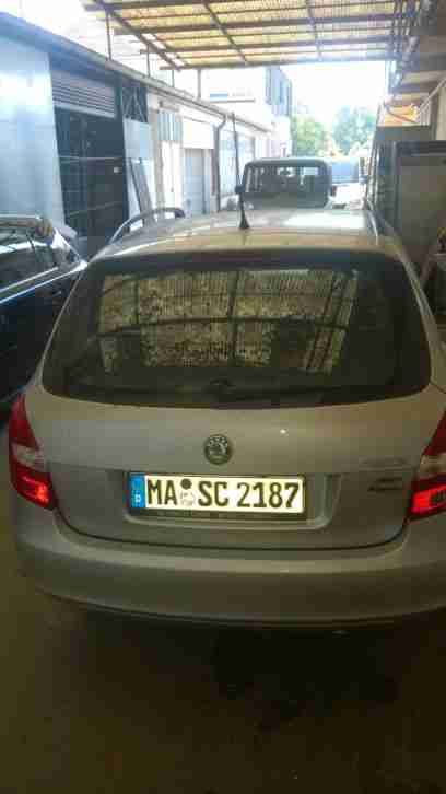 Skoda Fabia, Kombilimousine, grau, Benziner