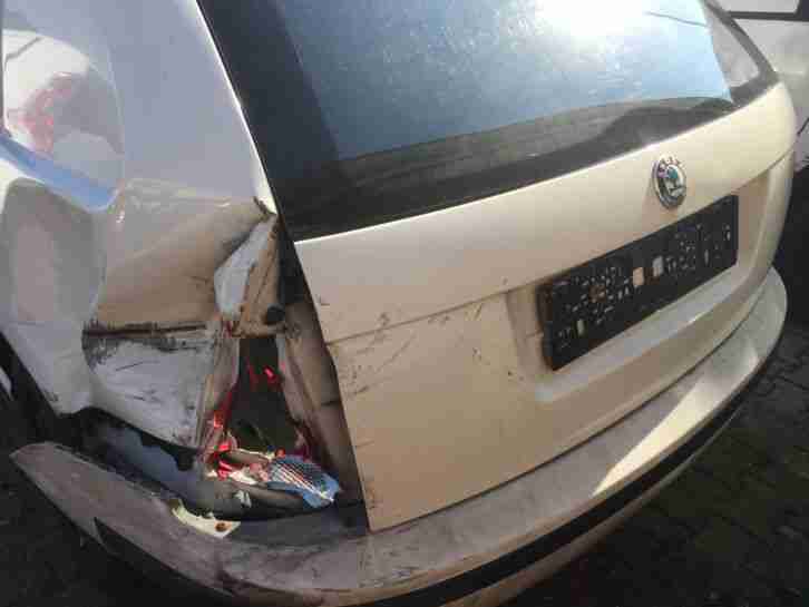 Skoda Fabia Praktik Lkw zulassung Benzin ! unfallwagen !