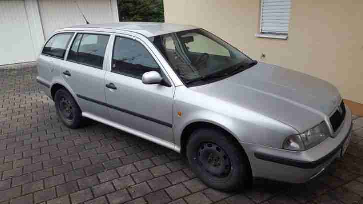Skoda Octavia 1 Kombi 2,0l SLX silber Bj. 12/1999 HU 12/2018 8-fach bereift