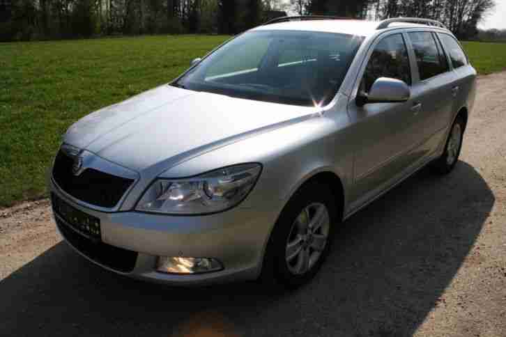 Skoda Octavia Combi 1.6 TDI DPF DSG 1 Hand Grosse Kundendienst ausgegührt!!! TOP