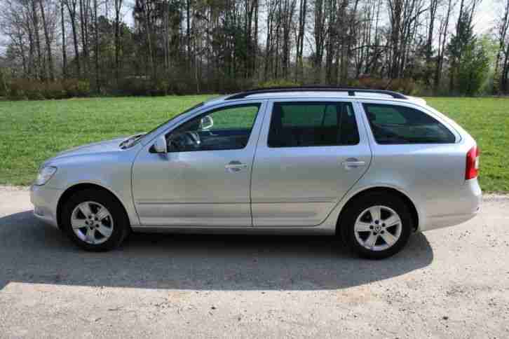 Skoda Octavia Combi 1.6 TDI DPF DSG 1 Hand Grosse Kundendienst ausgegührt!!! TOP
