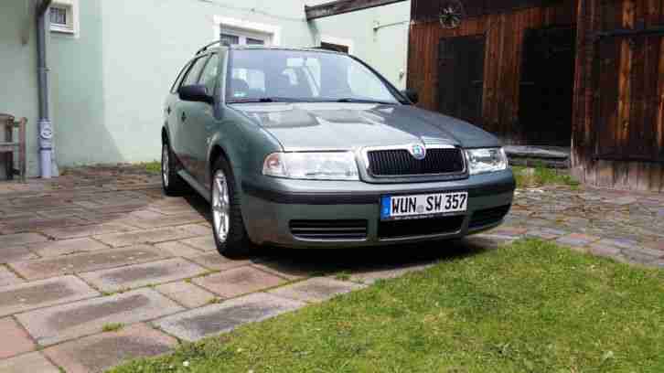 Skoda Octavia Kombi 1.6i aus 2. Hand, 72tkm, 8-Fach bereift