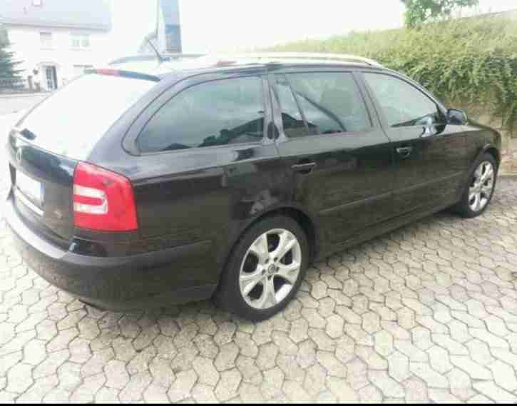 Skoda Octavia Kombi 1.8 T FSI Elegance 160PS Benzin schwarz