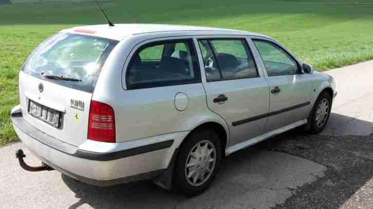 Skoda Oktavia mit Seitenschaden