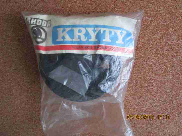 Skoda Radkappensatz von 1979 unverbaut in der tschechischen Originalverpackung