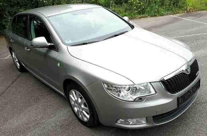 Skoda Superb 1.6 TDI Limousine Greenline Klima PDC Alu 1. Hand 8 Fach bereift