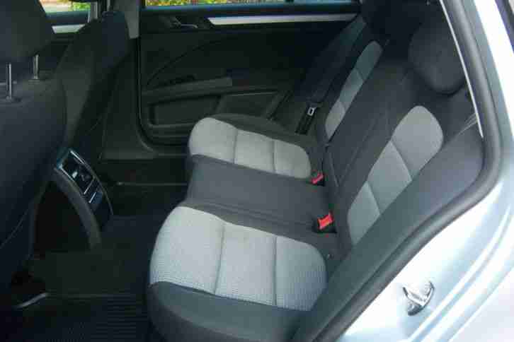 Skoda Superb 2,0 TDI DPF Combi Ambition 6-Gang Tempomat bluetooth EZ:2011