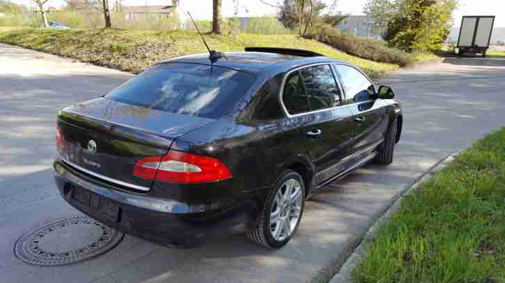 Skoda Superb 2.0 TDI Standheizung PDC SHD