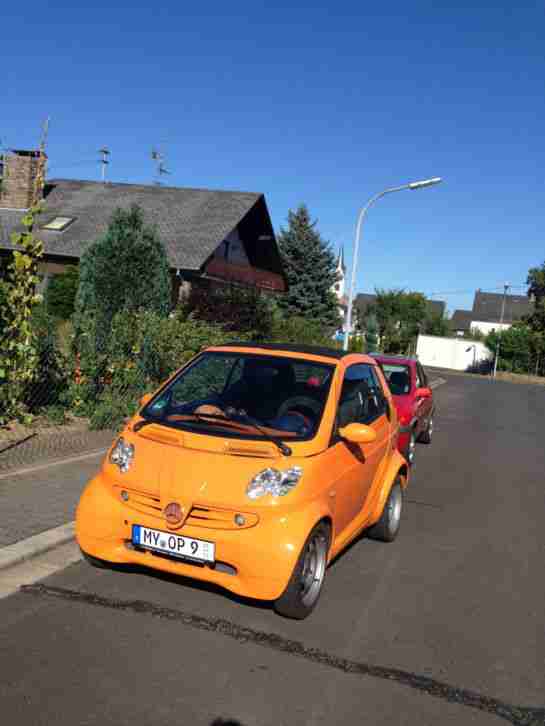 Smart cabrio knall orange aufgestylt Benziner 45 KW Teil und Vollautomatik