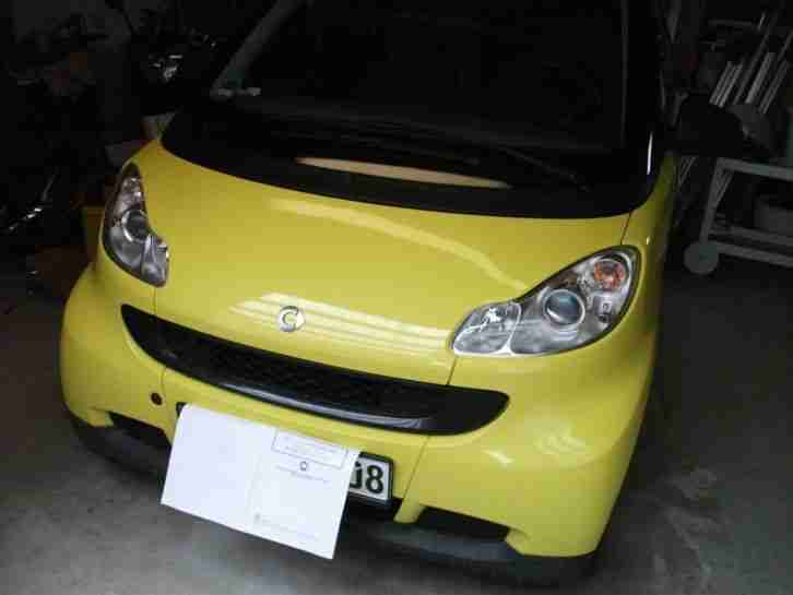 Smart for two cabrio pure - gelb/schwarz (HU/AU: neu)
