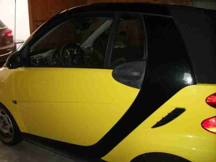 Smart for two cabrio pure - gelb/schwarz (HU/AU: neu)