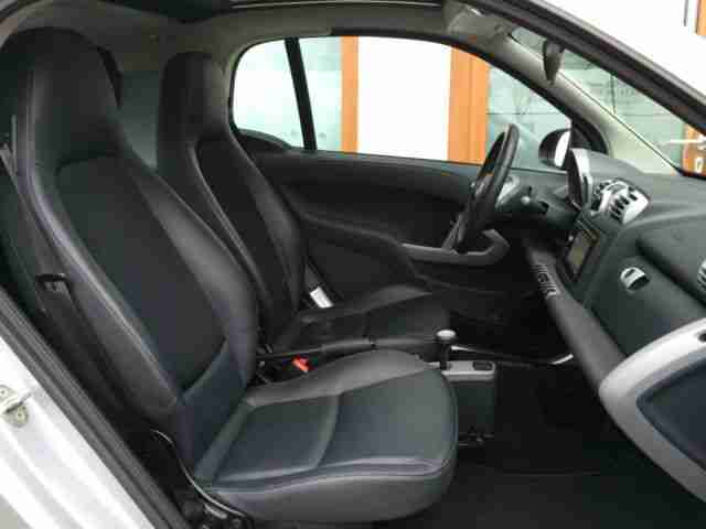 Smart passion*62kW*BRABUS*LEDER*NAVI*SERVO*SITZHEIZUNG
