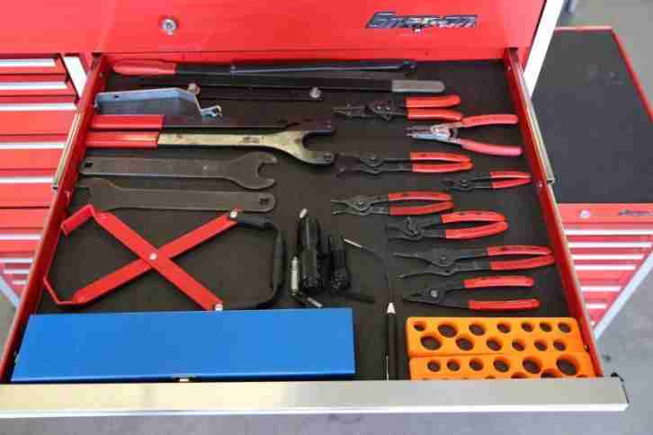 Snap on Tool Box With Tools! All in Excellent Condition