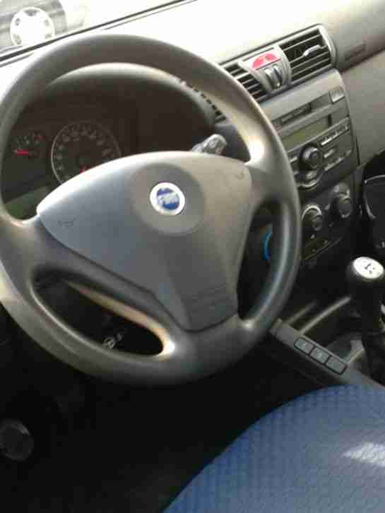Sportlicher Fiat Stilo "Iceblue" 1,9 L 80 PS