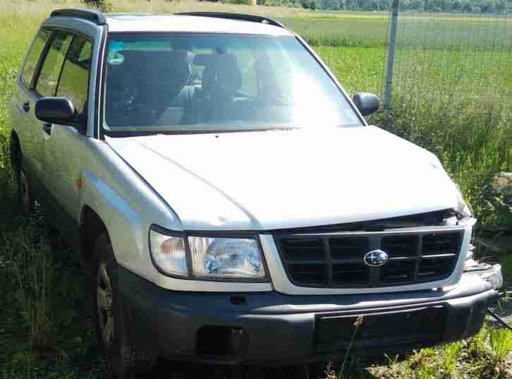 Subaru Forester SF 2.0, 198.829 km, Baujahr 1998, keine HU, Unfallfahrzeug