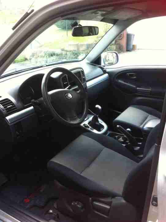Suzuki Grand Vitara, silber, 3-trg., EZ 2004, 129449 km