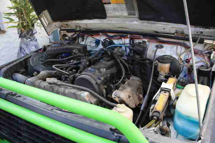 Suzuki Samurai mit Schneeschild