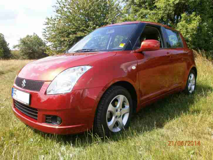 Suzuki Swift 1.3 A-M-T Comfort, Schräghecklimousine-Top. Nur 36.580 Kilometer.