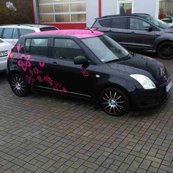 Suzuki Swift ( Frauentraum) in schwarz/pink