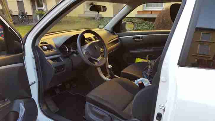 Suzuki Swift X-ite weiss 8-fach bereift, Tagfahrlicht EZ 04/2014