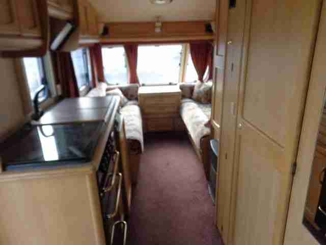 Swift Venturer 490 Modell 2000 Backofen und Extra-Grill autark Etagenbett