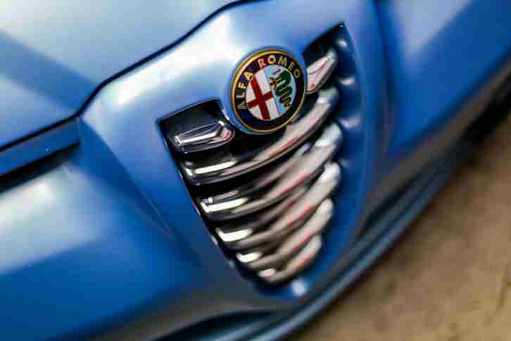 TOP Alfa Romeo 156 - 2.5 V6 24V in Blau Matt