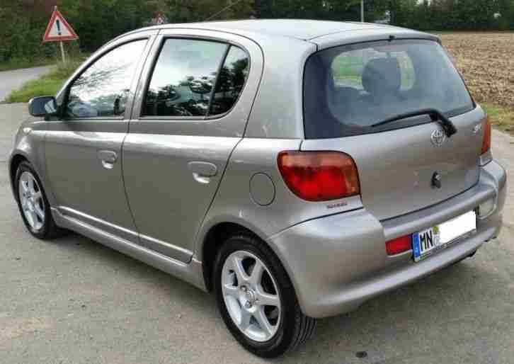 TOYOTA YARIS 1.5 TS, 5 Türig, KLIMAANLAGE, SERVO, ZV, 106 PS §7-2015 1A ZUSTAND