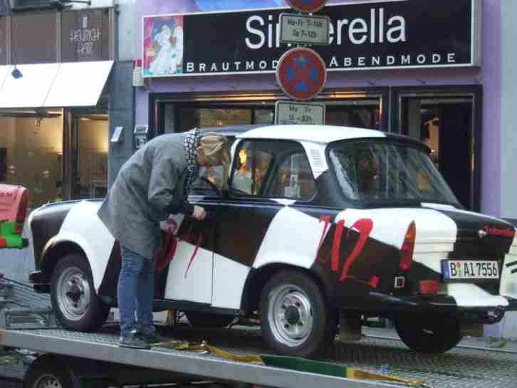 TRABANT P 601 L DESIGN U2 ACHTUNG BABY EINER VON 6 STÜCK