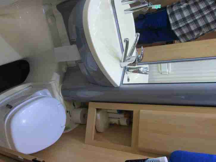 TeilintegriertesWohnmobil Dethleffs Esprit ideal für 2 Personen mit Heckgarage