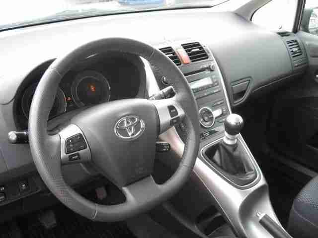Toyota Auris 1