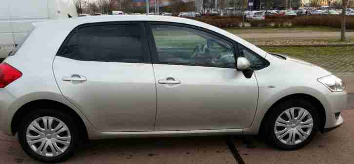 Toyota Auris 2.0 D-4D Execulive 5Trg.2 Hand.Klimaautomatik.Guter Zustand.
