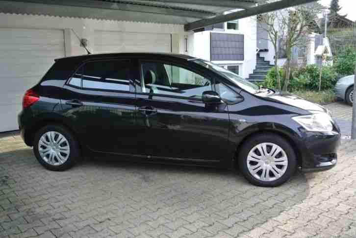 Toyota Auris 2.0 D-4D Sol Klimaautomatik, 8fach bereift