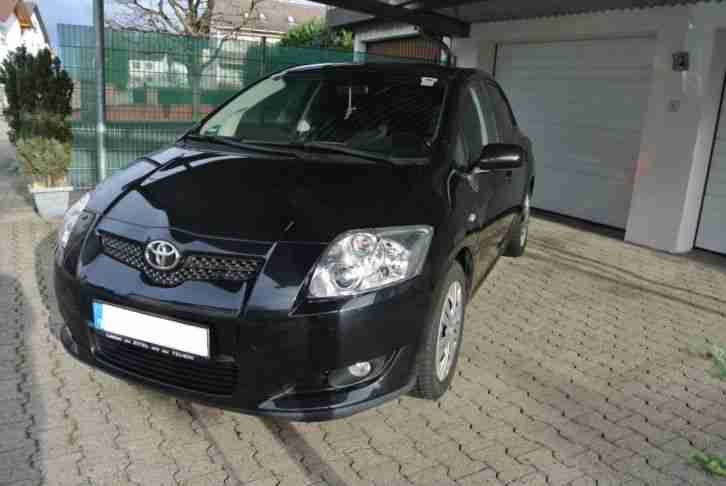Toyota Auris 2.0 D-4D Sol Klimaautomatik, 8fach bereift
