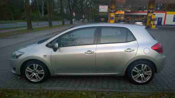 Toyota Auris 2008 Diesel 2.2 - Neuer Motor - Bremen - TUV bis 2018