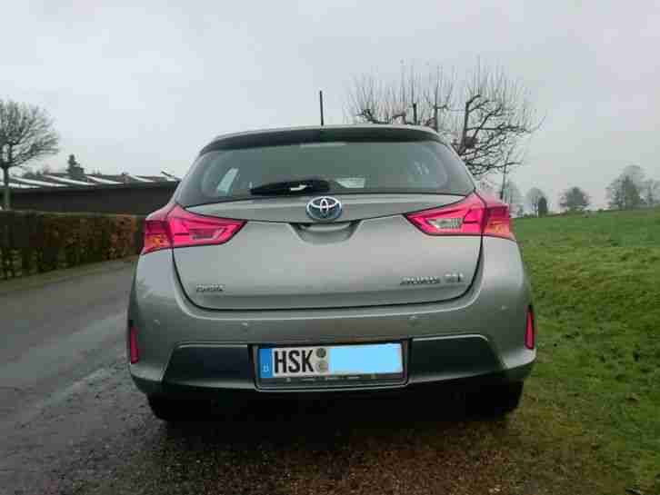 Toyota Auris Hybrid Start Edition mit Garantie, 8-fach bereift