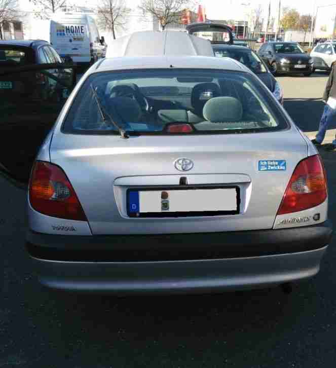 Toyota Avensis 1,6 L silber metallic