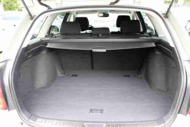 Toyota Avensis 1.8 VVT-i Combi KLIMAAUTOM, SITZHEIZUNG