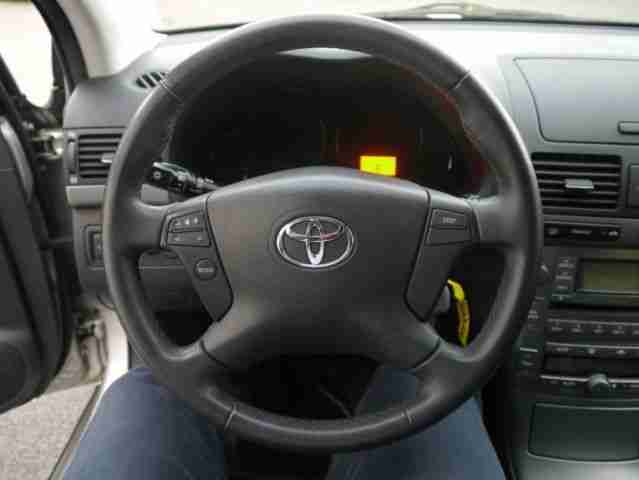 Toyota Avensis 1.8 VVT-i Combi Sol