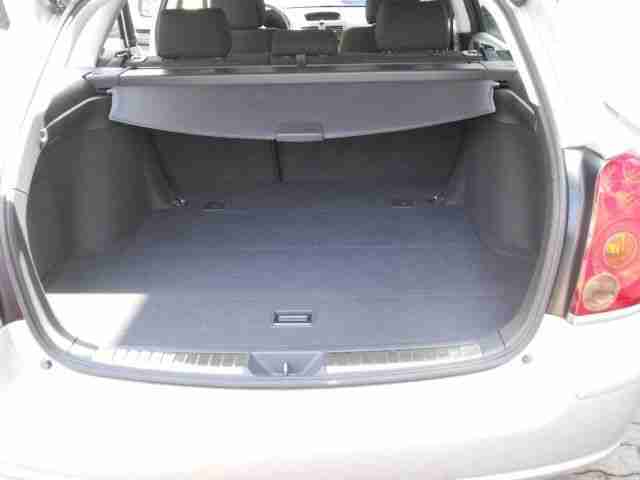 Toyota Avensis 1.8 VVT-i Combi Sol