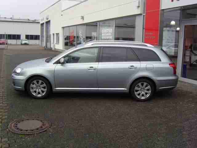 Toyota Avensis 1.8 VVT-i Combi Travel