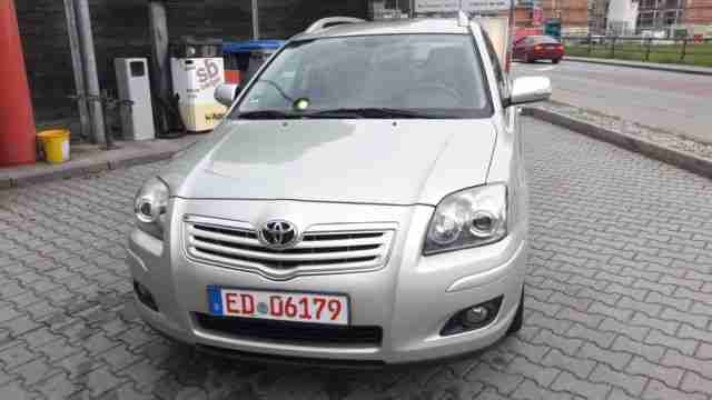 Avensis 2.0 D 4D Combi Executive