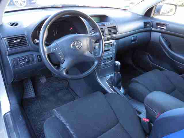Toyota Avensis 2.0 D-4D Combi-Klima-Euro 4-Tüv 08.2015