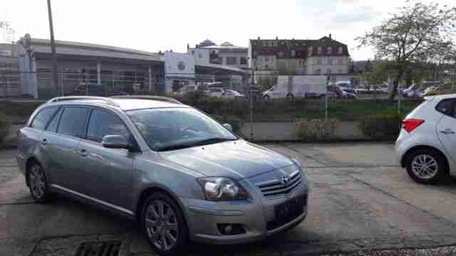 Toyota Avensis 2.0 D-4D Combi NAVI Klimaaut. Tempomat