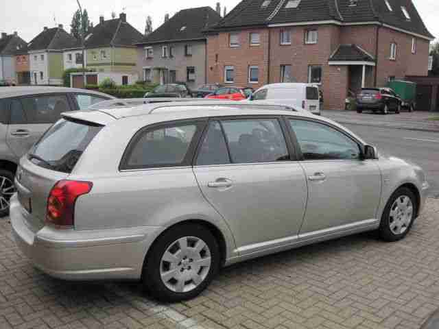 Toyota Avensis 2,0 D-4D Combi Sol 1 Hand Top Zustand